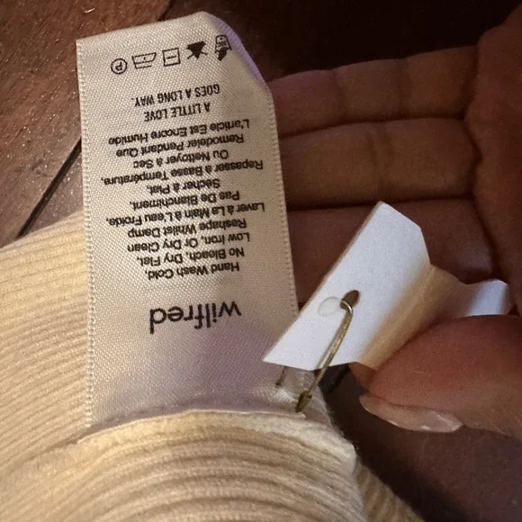 Wilfred Cream Off-Shoulder Crop Top - Picture 4 of 5